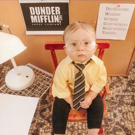 Dwight Schrute Moments on Instagram: “😂⠀ Follow @dwightschrutemoments” The Office Halloween Costumes, The Office Halloween, Funny Baby Halloween Costumes, Mom And Baby Costumes, Funny Baby Costumes, Halloween Diy Kids, Boys Halloween Costumes Diy, Office Halloween Costumes, Toddler Boy Halloween Costumes