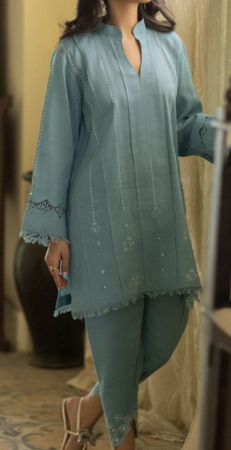 Party Dresses Pakistani, Dresses Pakistani, Smart Casual Dress, Lace Dress Design, Simple Kurta Designs, Neck Designs For Suits, Trendy Shirt Designs, Kurta Design, Dress Stylish