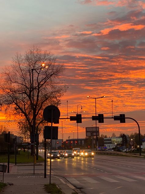 Orange Show Speedway Aesthetic, Orange Asethic Wallpaper, Light Orange Wallpaper Aesthetic, Orange Hour Aesthetic, Street Sunset Aesthetic, Sunrise Aesthetic City, Orange Sky Aesthetic, Orange Scenery, City Sunset Aesthetic