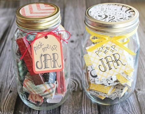 Pick Me Up Jars + Printable List of 50 Positive Quotes and Scriptures 365 Jar, Prayer Jar, Mason Jar Gifts Diy, Quote Jar, Creative Mother's Day Gifts, Happy Jar, Teacher Holiday Gifts, Coffee Gifts Card, Secret Sisters