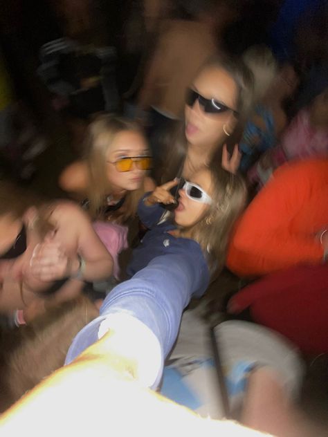 0.5 in rave festival Rave Aesthetic, Summer Vibes Friends, Festival Friends, Rave Dance, Festival Aesthetic, Rave Festival, Festival Vibes, Friends Photography, Going Crazy