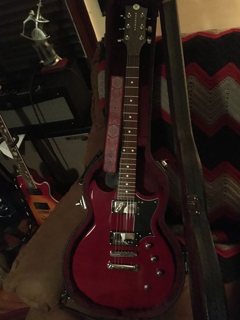 Red Electric Guitar Aesthetic, Dark Red Electric Guitar, Electric Guitar Aesthetic, Reverend Guitars, Dream Guitar, Guitar Aesthetic, Red Electric Guitar, Red Guitar, Guitar Tabs Songs