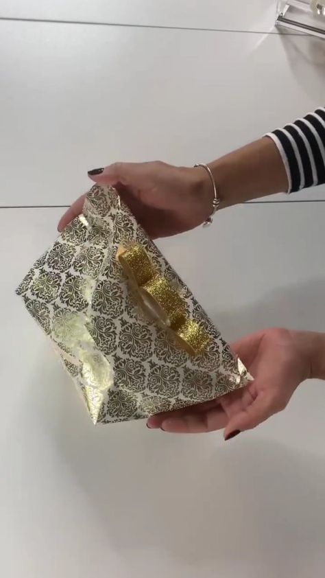 osmcrafts on Instagram: Beautiful way to wrap football 😍 . . . . . . . © - @lenniamc . . . . . . . #wrapping #diy #diya #diy #diycrafts #diyprojects #art #artist… How To Wrap A Football For Christmas, Wrapping Tips, Christmas Gift Bow, Flower Hair Band, Gift Wrapping Techniques, How To Wrap, Ribbon Gift, Paper Work, Creative Gift Wrapping