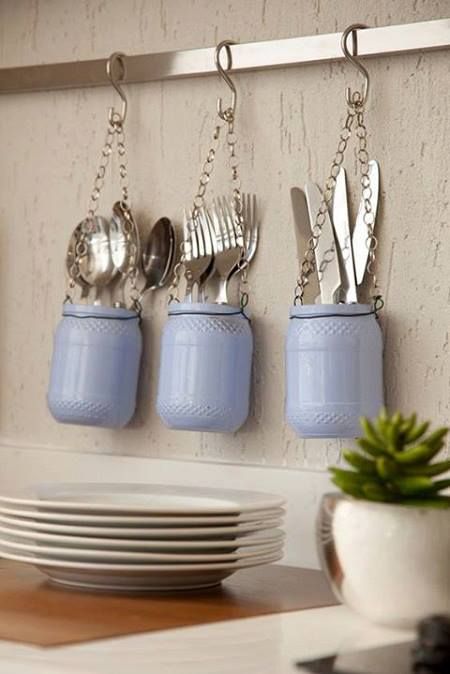 Verf Kilner potten en gebruik ze voor het bewaren van je bestek. Mooi! Cutlery Storage, Décor Diy, Home Hacks, Diy Kitchen, Kitchen Organization, Home Deco, Astronomy, The Kitchen, Mason Jars