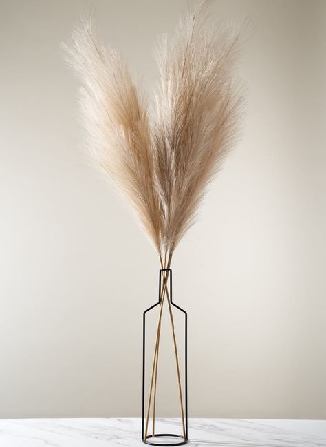 Check out our most popular Faux Pampas range now. It’s elegant and easy to style with no mess! With over 10 colours and different sizes, choose the Pampas grass that will suit your home the best. Contempee Pampas, Tall Furniture, Faux Pampas, Pampas Grass Decor, Gallery Walls, Tall Vases, Floor Vase, Table Vases, Contemporary Home Decor