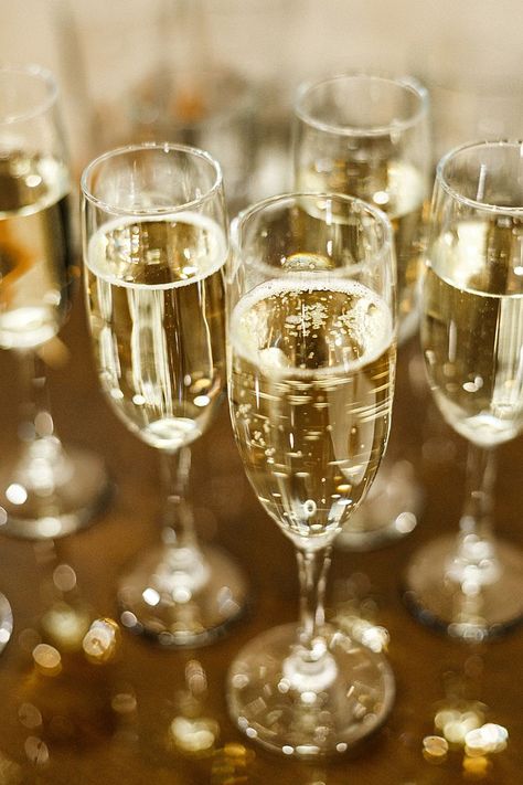 Champagne Asethic, Glass Of Champagne Aesthetic, Champagne Cheers Aesthetic, Champagne Glass Aesthetic, Champagne Glasses Aesthetic, Champagne Event, Aesthetic Champagne, Champagne Aesthetic, Cheers Champagne