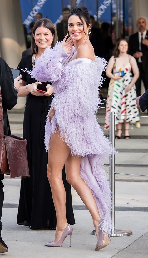 Cfda Awards, Kylie Jenner Outfits, Kendall Jenner Outfits, Jenner Outfits, Alexandre Vauthier, Keeping Up With The Kardashians, Jenner Style, Feather Dress, Kendall Jenner Style