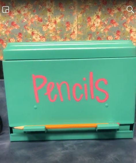 Spray paint and decorate a straw dispenser as a pencil dispenser! Agriculture Classroom, Pencil Dispenser, Straw Dispenser, Ag Teacher, Classroom Goals, Biology Classroom, Classroom Organisation, 2nd Grade Classroom, Mind Reader