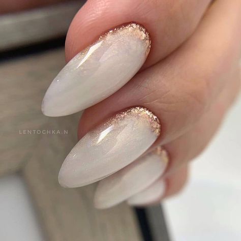 Milky And Gold Nails, Nail Art Designs Short, Short Nails Ideas, Fashion Outfits Dresses, Unghie Nail Art, Milky Nails, Art Pretty, Sassy Nails, Beige Nails