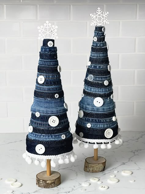 Denim Christmas Tree Decorations, Denim Christmas Decorations, Denim Scraps Ideas, Denim Christmas Ornaments, Denim Christmas Tree, Diy Denim Crafts, Denim Christmas, Christmas Reading, Denim Crafts Diy