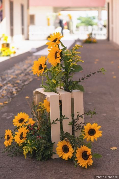 Sunflower Birthday Parties, Sunflower Wedding Decorations, Sunflower Party, Sunflower Baby Showers, Sunflower Themed Wedding, Deco Champetre, Sunflower Decor, Yellow Wedding, Sunflower Wedding