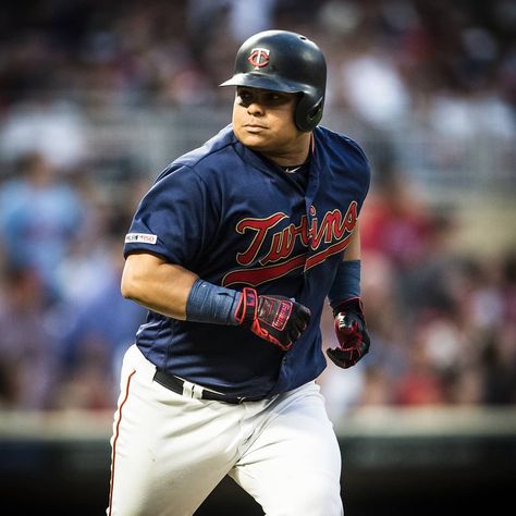 Willians Astudillo is a Venezuelan professional baseball player. He currently plays for the Minnesota Twins of Major League Baseball (MLB). Minnesota Twins Baseball, Twins Baseball, Minnesota Twins, Baseball Softball, Baseball Players, Major League Baseball, Mlb Baseball, Major League, Net Worth