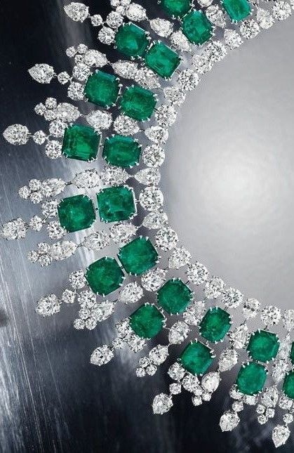 Harry Winston Necklace, Expensive Diamond, Diamond Necklace Designs, Black Beaded Jewelry, Harry Winston, Colombian Emeralds, Fancy Diamonds, Emerald Necklace, Fabulous Jewelry