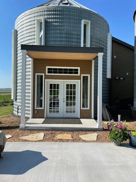 Grain Bin Getaway - Tiny houses for Rent in Missouri Valley, Iowa, United States - Airbnb Grain Bin House Interior, Bin House, Grain Bin House, Tiny Houses For Rent, Valley View, Tiny Home, Country Living, Home Signs, 4 Beds