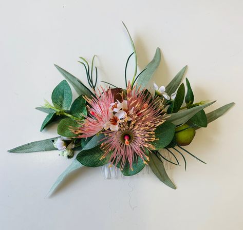 Australian native flower rustic style hair comb bridal wedding flowers Australian Native Flower Crown, Australian Native Flowers Wedding, Native Wedding Flowers, Native Wedding, Protea Wedding, Bridal Wedding Flowers, Market Flowers, Baby Flower Crown, Flower Crown Hairstyle