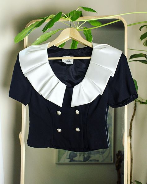 Because literally no one died from a little #glamour in their lives, $35 includes shipping. #closetwithhistory #fallvibes #vintageclothing… Blouse Crop Top, Blouse Crop, Sunday Dress, Collared Blouse, Fashion Inspiration Design, Vintage Clothes, Collar Blouse, Classy Dress, Ladies Tops Fashion