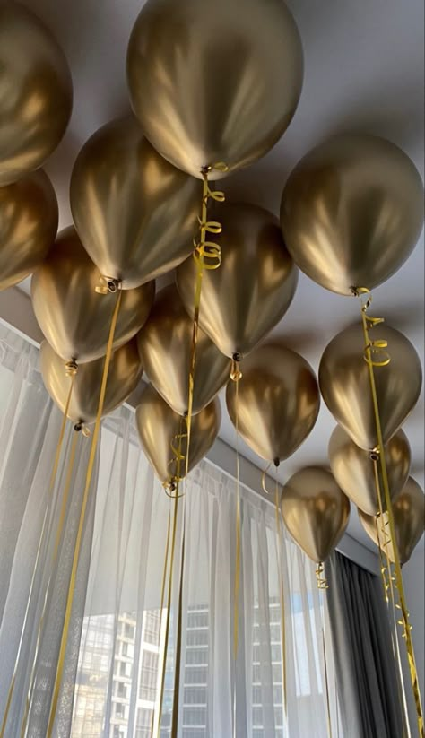 Gold 17 Balloons, 24th Golden Birthday Ideas, Golden Party Aesthetic, Golden Birthday Aesthetic, Gold Birthday Aesthetic, Gold Party Aesthetic, Birthday Balloons Aesthetic, 24th Birthday Theme, Golden Theme Party