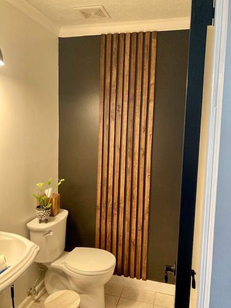 An easy project that can make a BIG impact! This slat accent wall is beginner friendly and can be completed in a day's time! Customize this slat wall to meet the look you are going for. BeforeThis is our half bathroom before I got the idea to add a little something. Was there anything wrong with this room? No. Could it use a little spunk to make it more interesting? Of course!I worked with the existing color scheme (in basically my whole house) of black, wood and green to create this… Simple Bathroom Accent Wall, Small Slat Wall, Black And Wood Powder Room, Wood Accent In Bathroom, Slat Accent Wall Bathroom, Slat Wall Powder Room, Wood Slat Wall In Bathroom, Slatwall Bathroom, Modern Accent Wall Bathroom