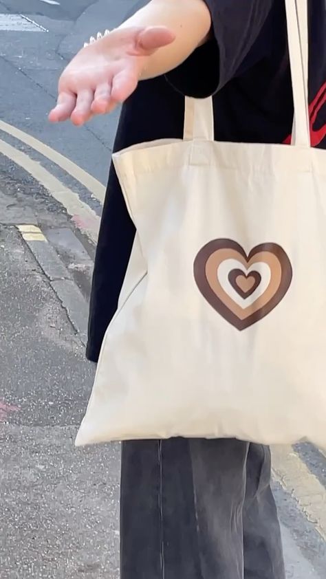 migo_mind on Instagram: You can get this retro heart tote from our Etsy shop now 🤎 There’s free UK delivery on all orders! Tote Bag Diy Pattern, Tote Bad, Decorated Tote Bags, Beige Outfits, Diy Tote Bag Design, Tote Bags For College, Handpainted Tote Bags, Tods Bag, Retro Heart