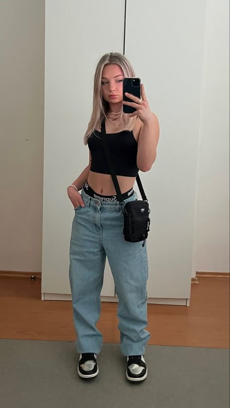 Y2k Blue Jeans Outfit, Y2k Boxers Outfit, Supreme Boxers Women Outfit, Boxer Jeans Outfit, Boxer Under Jeans Outfit, Boxers Outfit Female Jeans, Calvin Klein Jeans Outfit, Boxers With Jeans, Boxers Under Jeans Outfit Women