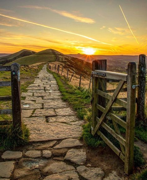 Visit Peak District on Instagram: “Mam Tor and the Great Ridge looking glorious in the golden light 💛👌🏼 Voted one of the UK’s favourite walks, this beautiful route -…” The Peak District, Peak District England, Solo Camping, Peak District, Mountain Lake, Summer Road Trip, Golden Lights, Lake District, Beautiful Nature