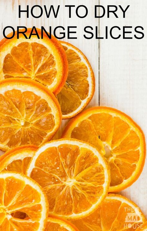 How to dry orange slices.  Dry orange slices in your home oven.  A perfect activity for the festive season. Horticulture Crafts, Dry Orange Slices, Christmas Oranges, Drying Fruit, Diy Wainscoting, Diy Blanket Ladder, Natural Christmas Decor, Wood Wall Art Diy, Orange Slice