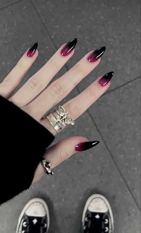 40+ Spooky and Fun Halloween Nail Art Ideas - HubPages Paznokcie Hello Kitty, Gothic Nails, Goth Nails, Edgy Nails, Grunge Nails, Pretty Gel Nails, Nails Polish, Nail Arts, 가을 패션