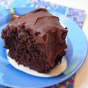 Fathers Day - Amaretto Chocolate Cake.  It starts with a cake mix!  Then add morsels and amaretto.  Click for recipe.  ~Lisa Rum Cake Recipe Easy, Italian Dessert Recipes, Amaretto Recipe, Best Tiramisu Recipe, Amaretto Cake, Tiramisu Recept, Rum Cake Recipe, Italian Cakes, Almond Cake Recipe