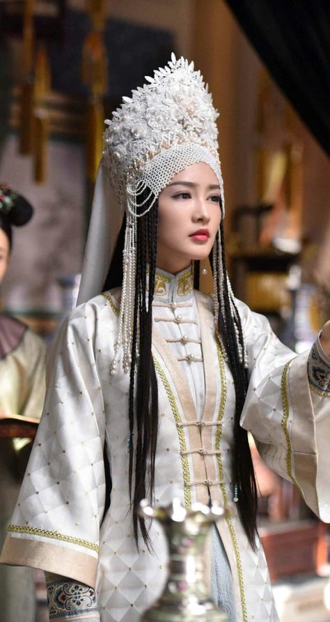 Couture Dior, Actor Chinese, Traditional Chinese Clothing, Ruyi's Royal Love In The Palace, Foto Top, Asian Inspiration, Modest Style, 파티 드레스, Asian Doll