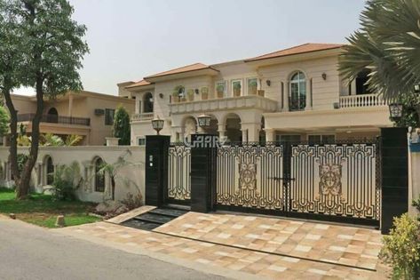 NG Guest House2 in Lahore, Pakistan New Cairo City, Pakistan Home, Cairo City, Millionaire Homes, New Cairo, Army Room Decor, Huge Houses, House Facade, Dream Mansion