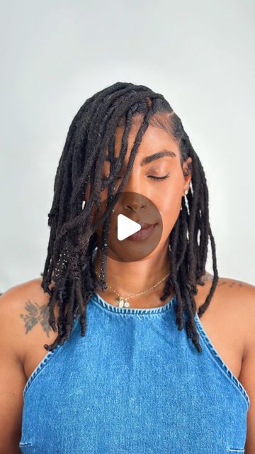 Maiya Pilar on Instagram: "Finally! 🙌🏾

Honestly, I could have gone for longer but 6 months was a really good run! What’s the longest you’ve gone in between retwists?🤔

I make sure to implement a few things in the mean time in between time-
1. I ALWAYS pop my locs/separate my roots after every shampoo AND in between shampoos as well when I hydrate my roots & locs (which leads me to # 2👇🏾).
2. I hydrate 💦 my roots & locs regularly with rose water, a light leave-in condish & good quality oils so that I can reduce breakage where my new growth & locs meet.
3. Even though I style my locs for content purposes, I’m super low maintenance irl & I don’t typically wear my locs in extravagant styles. This helps to cut down on unnecessary tension & breakage.
4. I ALWAYS sleep with my locs covered Loc Length Chart, 4 Months Locs, Locs Cut In A Bob, Locs Side Part, Low Density Locs, Low Tension Loc Styles, Loc Count, Black Woman Locs, Head Dresses