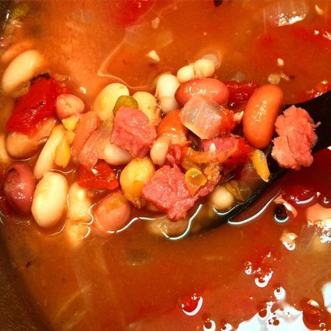 Bean & Ham Soup - includes pressure canning instructions. Canning Ham And Bean Soup, Canning Ham, Bean Ham Soup, Can Soup Recipe, Ham Stock, Leftover Ham Bone, Canning Instructions, Canning Beans, Creamed Cabbage