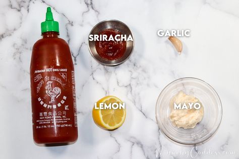 Sriracha Aioli recipe labeled ingredients on white marble - sriracha sauce, lemon, garlic and mayonnaise. Fries Pickles, Potatoes Fries, Sriracha Aioli, Aioli Recipe, Hot Chili Sauce, Garlic Aioli, Sriracha Sauce, Aioli, Looks Yummy