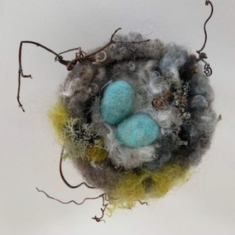 Felted Nest, Teaching Watercolor, Easter Nests, Party Table Decor, Bird Crafts, Felt Embroidery, Needle Felting Projects, Felt Birds, Expressive Art