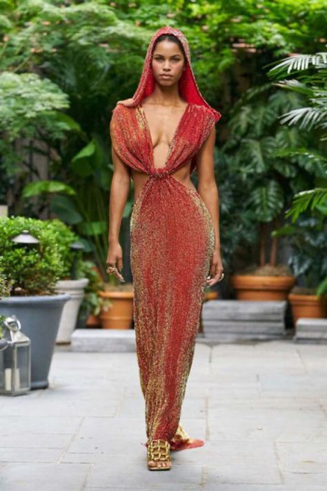 Egyptian Goddess Costume, Hunger Games Fashion, Award Show Dresses, Runway Gowns, Bronx And Banco, Goddess Costume, Couture Designers, Custom Dresses, Couture Dresses