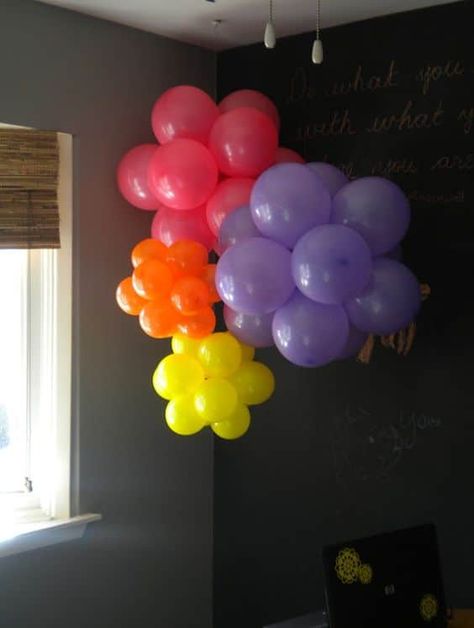 DIY Balloon Clusters | DIY Balloon Party Ideas | Pretty My Party Diy Ballon, Big Decorations, How To Make Balloon, Balloon Clusters, Thrift Store Decor, Ballerina Party, Green Balloon, Monster Party, Balloon Diy