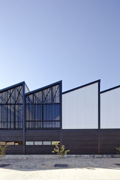 Gallery - Levering Trade / ATELIER ARS° - 17 Warehouse Facade, Factory Facade, Warehouse Architecture, Industrial Facade, Modern Warehouse, Industrial Sheds, Factory Architecture, Modern Factory, Warehouse Design