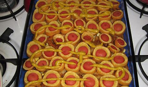 some are strange, but some I'd be willing to try..."10 Crazy Hot Dogs" Corn Dog Casserole, Hillbilly Food, Bacon Baked Beans, White Trash Recipe, Funny Food Pictures, Trailer Trash Party, Hillbilly Party, White Trash Bash, White Trash Party