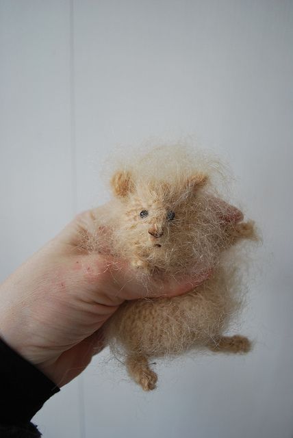 Knitted hamster (explored thank you!) by Dees!, via Flickr....I so wish I had the pattern for this little critter Knitted Animals, Knitted Wit, Black Sheep, Knit Or Crochet, Knitted Toys, Felt Animals, Knitting Inspiration, Crochet Animals, Yarn Crafts