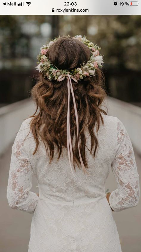 Flower Crown Wedding Short Hair, Flower Crown Wedding Hair, Wedding Hair Flower Crown, Floral Wedding Hair, Flower Crown Hairstyle, Fairy Hair, Bride Flowers, Flower Crown Wedding, Wedding Wreaths