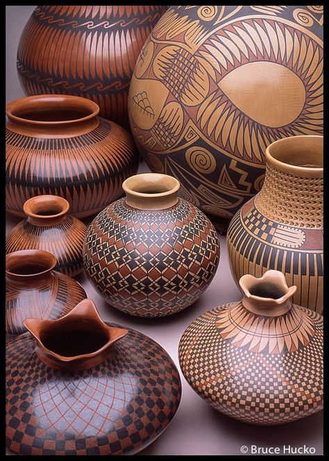 African pottery is a diverse and rich tradition of crafting functional and decorative ceramics across the African continent. It varies greatly in terms of style, technique, and purpose, reflecting the cultural diversity of Africa's numerous ethnic groups. These pottery pieces often feature intricate designs, patterns, and symbols that carry cultural and spiritual significance. Khavda Pottery, Indian Ceramics, African Pottery, Southwest Pottery, Native Pottery, Africa Art Design, American Indian Pottery, African Inspired Decor, Coil Pottery