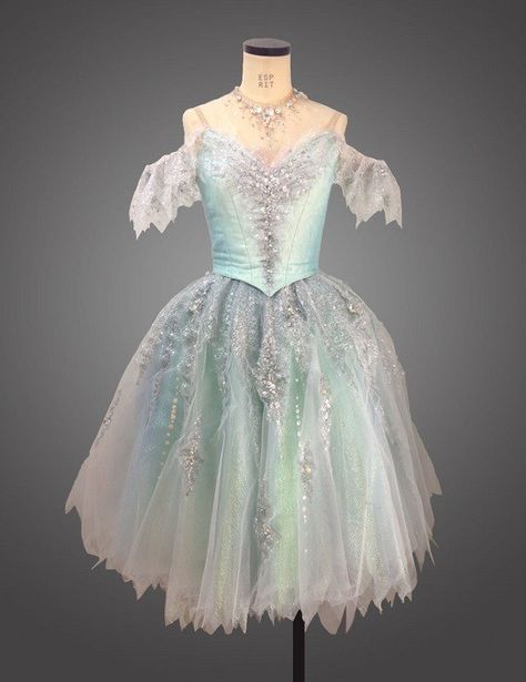 Fantasy Dress Short, Titania Costume, Pretty Dance Costumes, Ren Faire Costume, Ballet Inspiration, Ballet Clothes, Ballet Tutu, Ballet Costumes, Ballet Dress