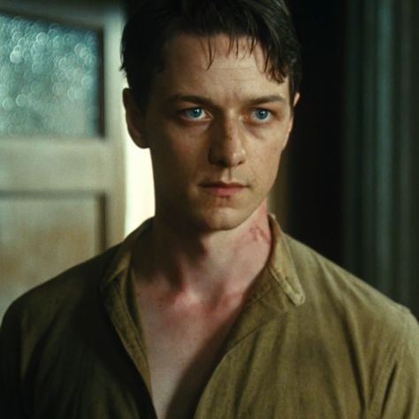 James McAvoy - Robbie Turner James Mcavoy Long Hair, James Macovey, James Mcavoy Atonement, Robbie Turner, Atonement Movie, Charles Xavier, Fiction Movies, Atonement, James Mcavoy