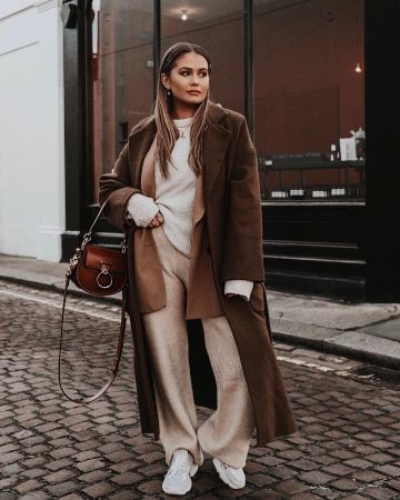 Long Brown Wool Coat, Dark Brown Trench Coat Outfit, Brown Coat Outfit Winter, Long Brown Coat Outfit, Dark Brown Coat Outfit, Brown Long Coat Outfit, Dark Brown Outfit, Dark Brown Coat, Brown Coat Outfit