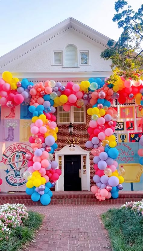 Chi Omega Bid Day, Recruitment Decorations, Lily Core, Sorority Girls, Sorority Bid Day, Bid Day Themes, Go Greek, Pi Beta Phi, Birthday Inspo