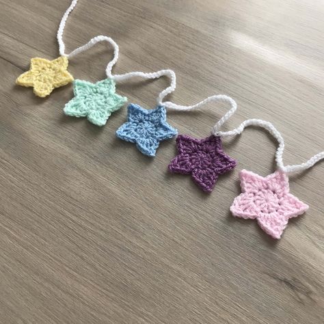 Crochet Star Bunting, Crochet Star Garland, Star Bunting, Ramadan Ideas, Crochet Dreams, Yarn Creations, Crochet Bunting, Decorate A Room, Car Trip