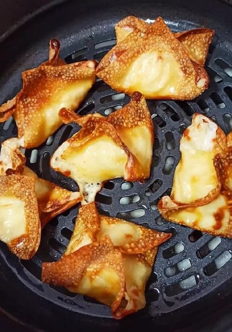 This crab rangoon air fryer is a cheap appetizer using imitation crab and cream cheese blend. Homemade dipping sauce recipe included too. #crabrangoon Crab Rangoon Air Fryer, Air Fryer Crab Rangoon, Crab And Cream Cheese, Homemade Dipping Sauce, Air Fryer Crab, Cream Cheese Homemade, Cheap Appetizers, Crab Rangoon Dip, Cheese Homemade