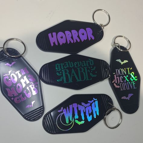 Halloween Crafts To Sell Cricut, Halloween Motel Keychain, Halloween Keychains Diy, Cricut Keyrings, Hotel Keychain Ideas, Motel Keychain Ideas, Cricut Keychains, Halloween Keychains, Brampton Canada