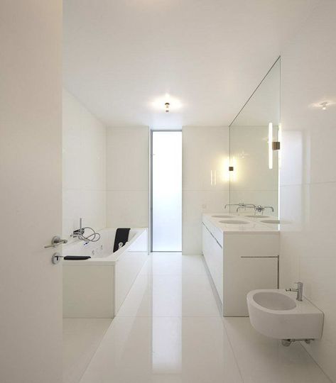 Small White Bathrooms, Marble Bathroom Designs, Minimalist Window, White Marble Bathrooms, Minimalist Bathroom Design, White Bathroom Designs, Bathroom Window, White Appliances, White Vanity Bathroom