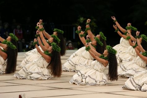 Hawaiian Aesthetic, Samoan Women, Hawaiian Mythology, Hula Dress, Samoan Patterns, Hawaii Hula, Goddess Aesthetic, Hula Dance, Hawaiian Art